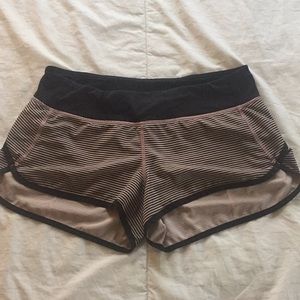 Lululemon size 8 Speed Up shorts 2.5